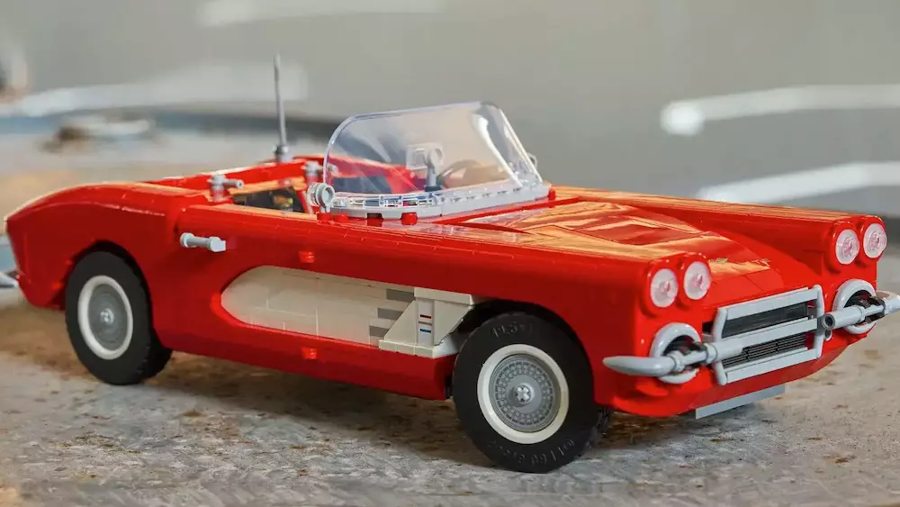 Reviving the Legend: An Affordable Slice of Automotive History with LEGO’s 1961 Corvette C1 Set